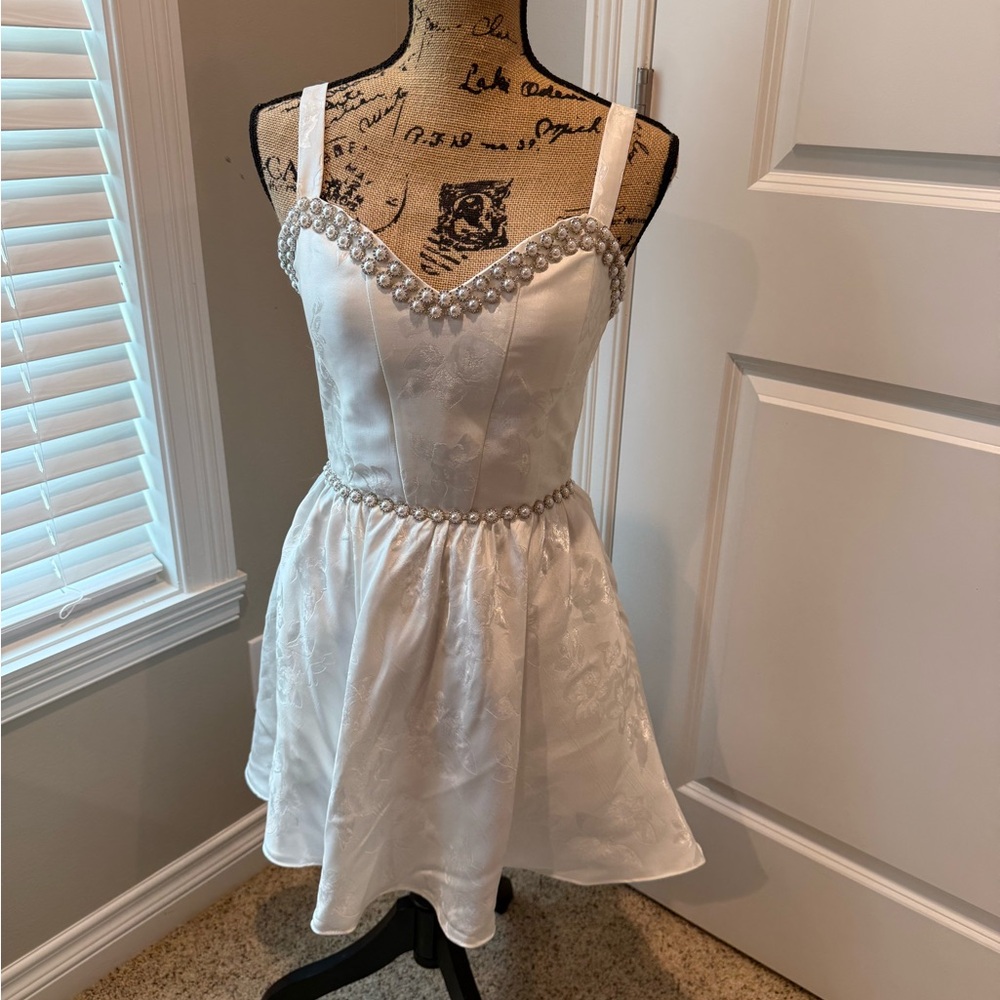 Elegant V. CHAPMAN White Dress with Pearl Accents